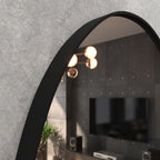 Detalhe em couro no espelho orgânico Lyra 60x40 decorativo