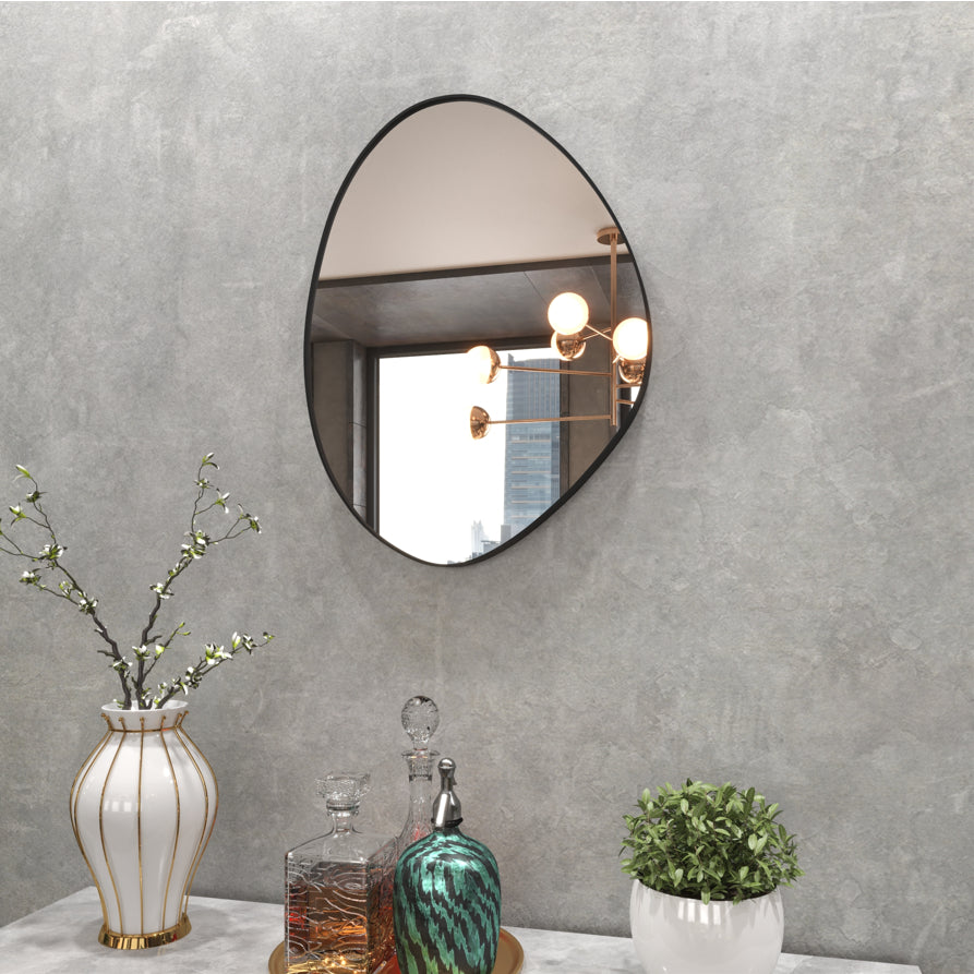 Espelho orgânico 60x40cm com borda em couro retrô pendurado na parede